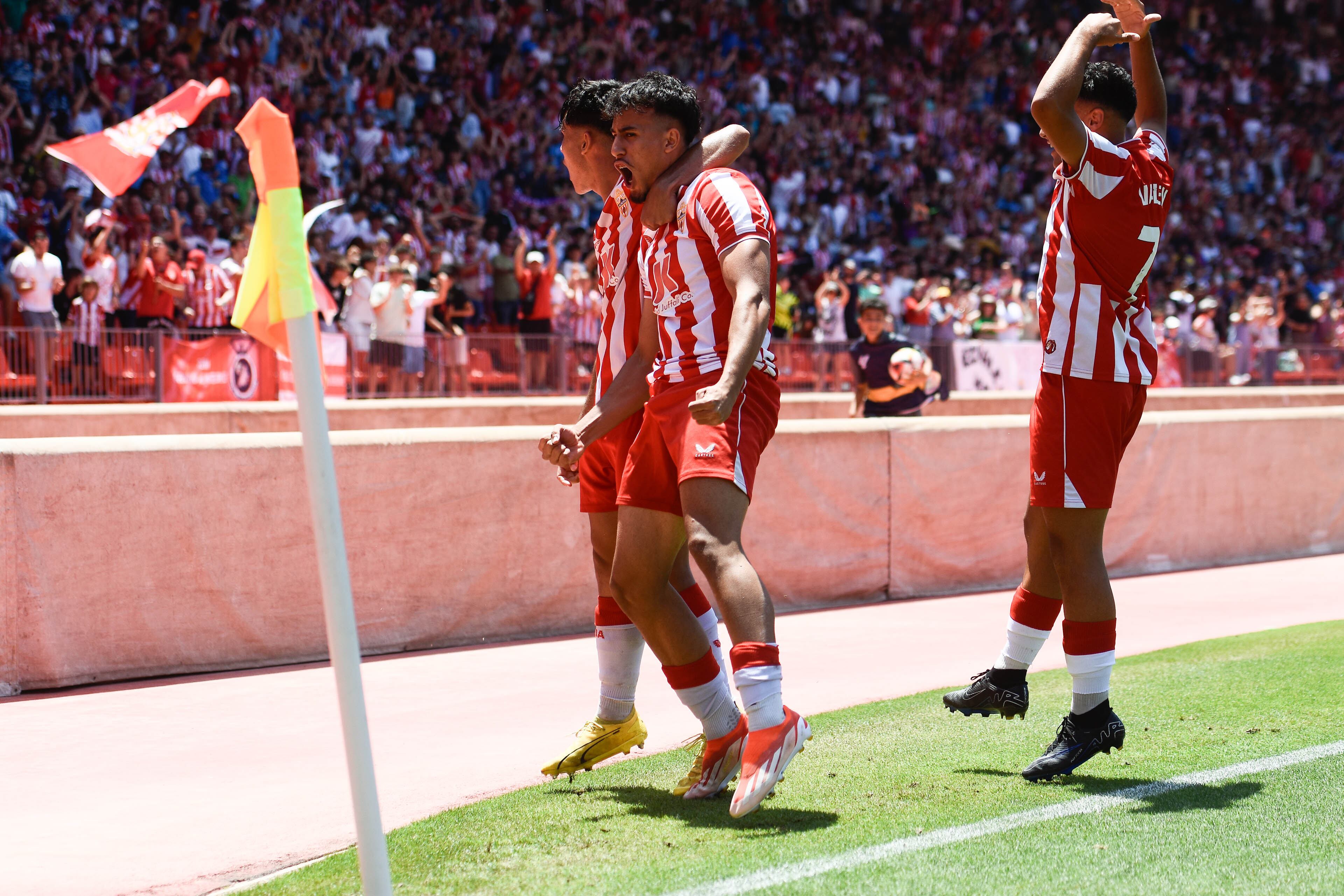 Rachad celebrando el gol del empate para el filial del Almería.