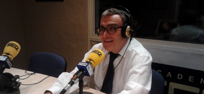 Àngel Ros als estudis de Ràdio Lleida