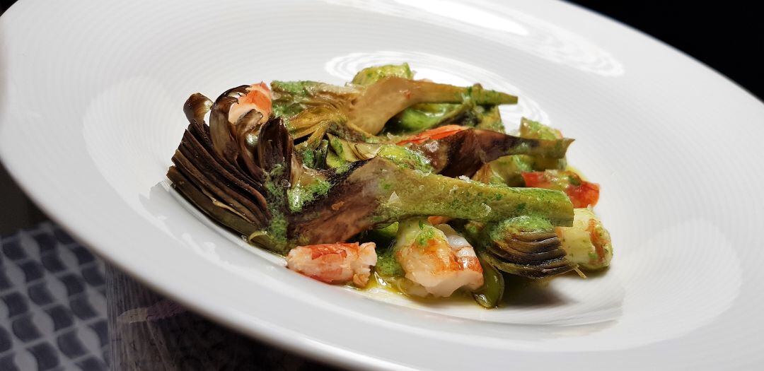 Carxofes amb gambes i salsa verda