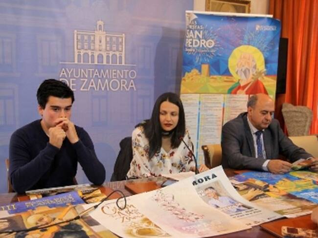La Concejala de Cultura, Maria Eugenia Cabezas, toma la palabra durante la presentación del programa de las Ferias y Fiestas de San Pedro 2018