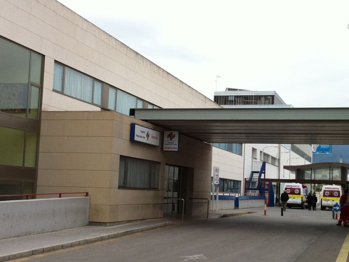 Ingresado en la UCI un hombre de 52 años tras caer accidentalmente de un tejado en Alcoy