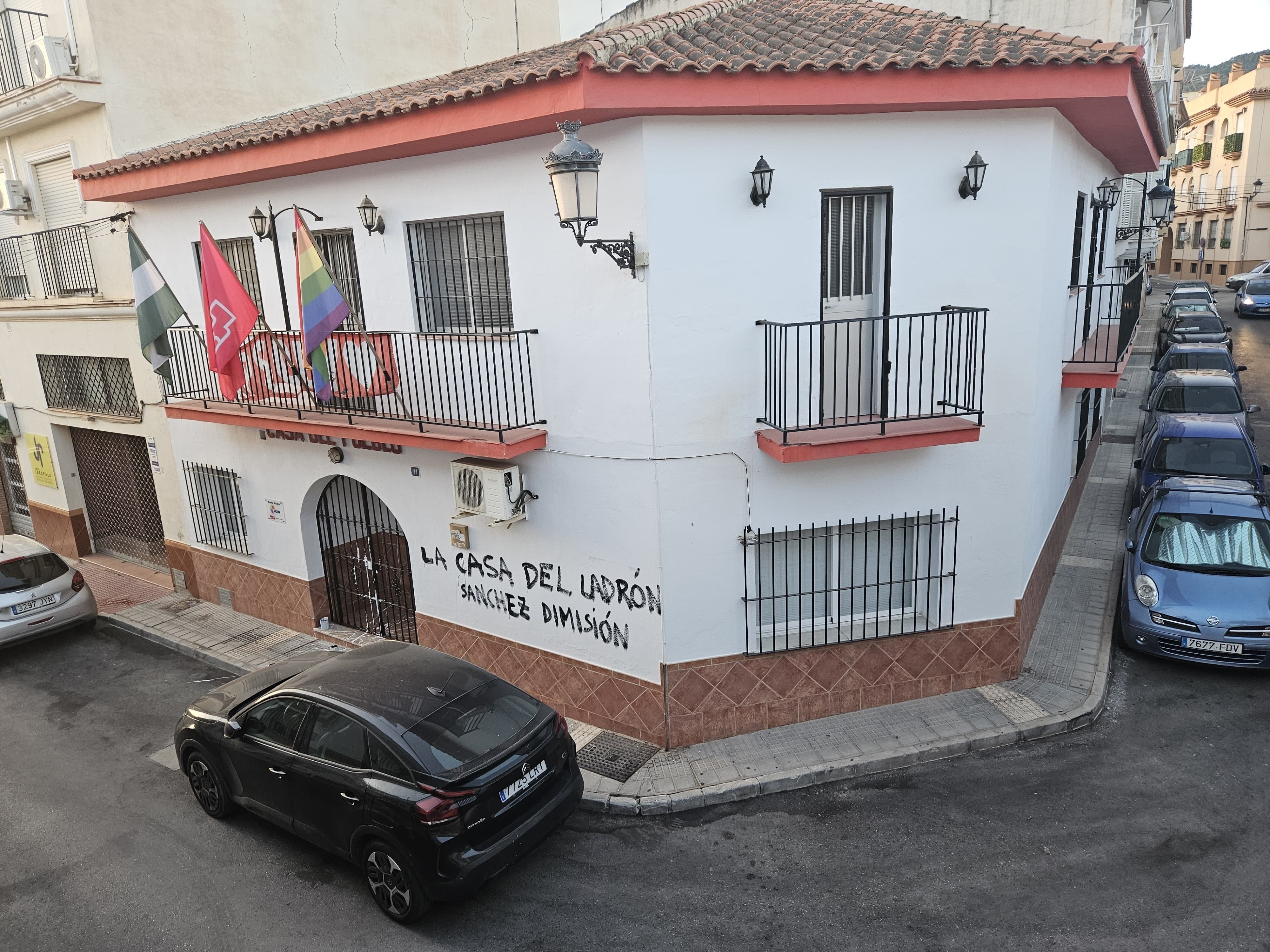 Pintadas en la sede del PSOE de Alhaurín de la Torre (Málaga)