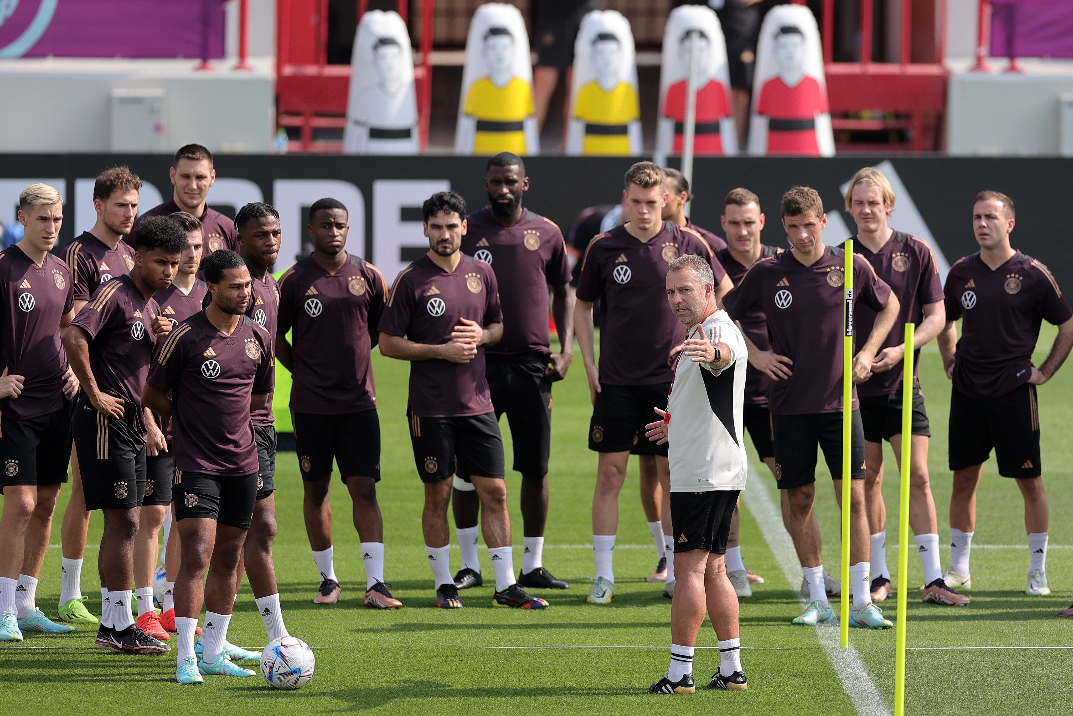 Hansi Flick dirige a la selección alemana en un entrenamiento