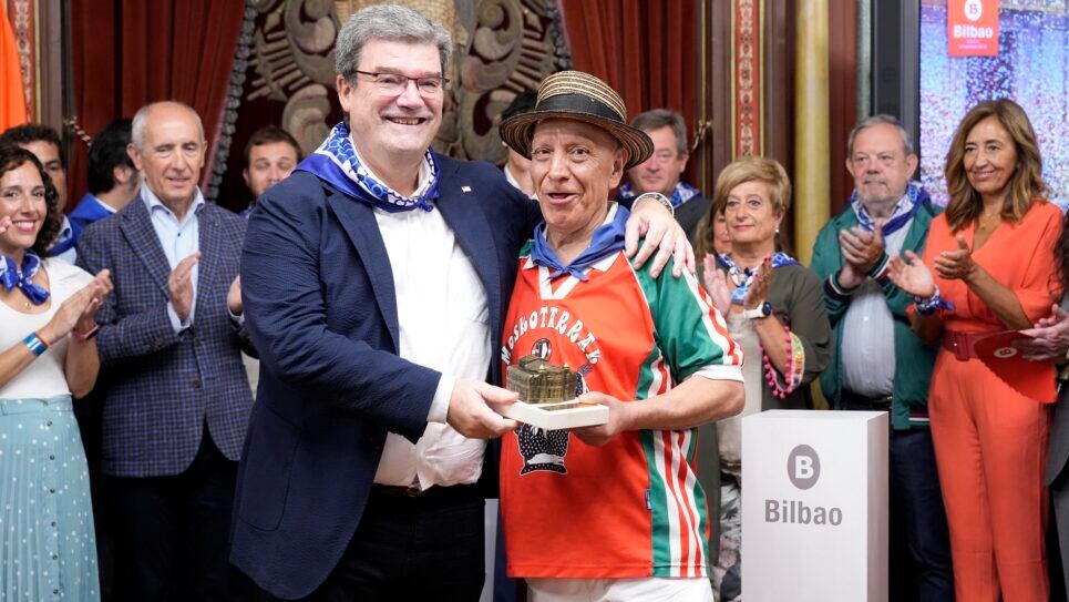 El Ayuntamiento de Bilbao homenajeando a Pedro Prieto en 2022.