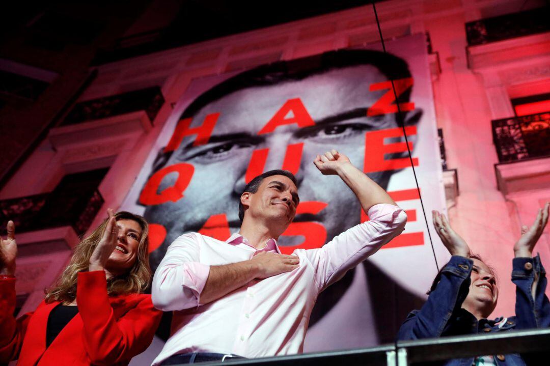 El candidato a la presidencia del Gobierno por el PSOE, Pedro Sánchez, durante su valoración de los resultados electorales en la sede socialista en la Calle Ferraz de Madrid.