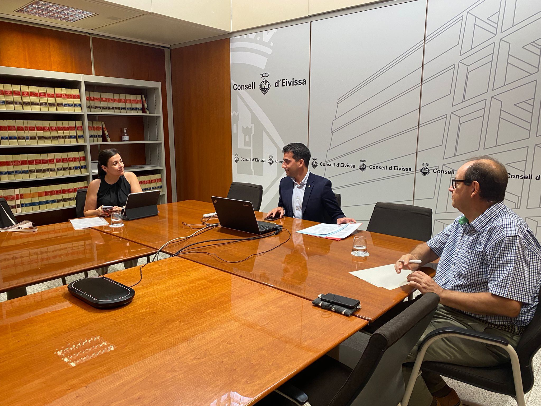 Imagen de la reunión del conseller Company con los representantes de las patronales (CAIB)