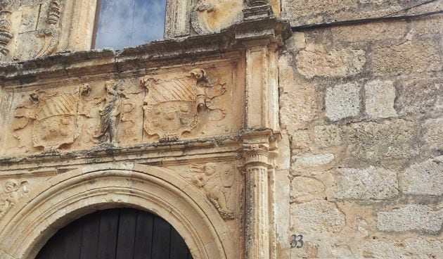 Detalle de la portada del Museo del Ruso de Alarcón.