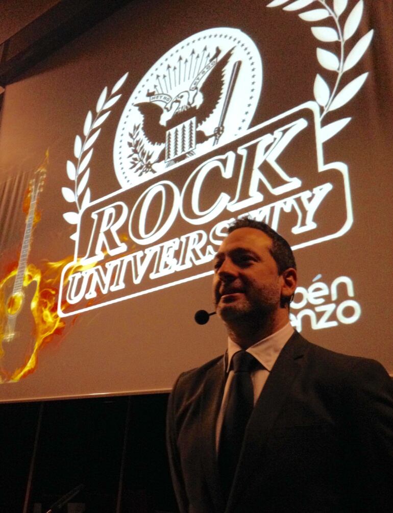 Rubén Turienzo en un momento de la ponencia.