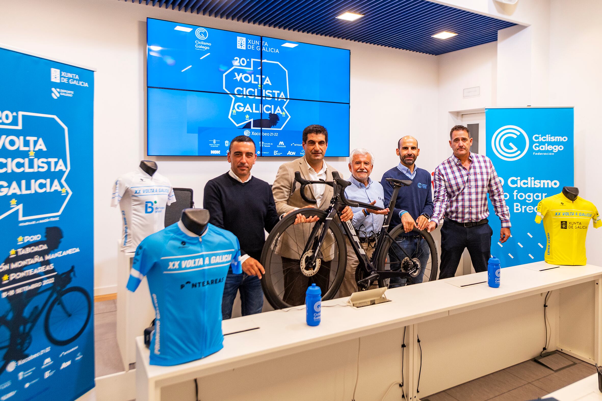 -11.00 horas: Presentación da etapa ourensá da Volta Ciclista a Galicia.- O vicepresidente primeiro da Deputación, Rosendo Fernández, presenta a etapa ourensá (Manzaneda-Manzaneda) da XX edición da Volta Ciclista a Galicia, acompañado polo presidente da Federación Galega de Ciclismo, Juan Carlos Muñiz, o director da estación de montaña de Manzaneda, Víctor Picos, e o xefe do servizo provincial de Deportes da Xunta en Ourense, Manuel Pérez