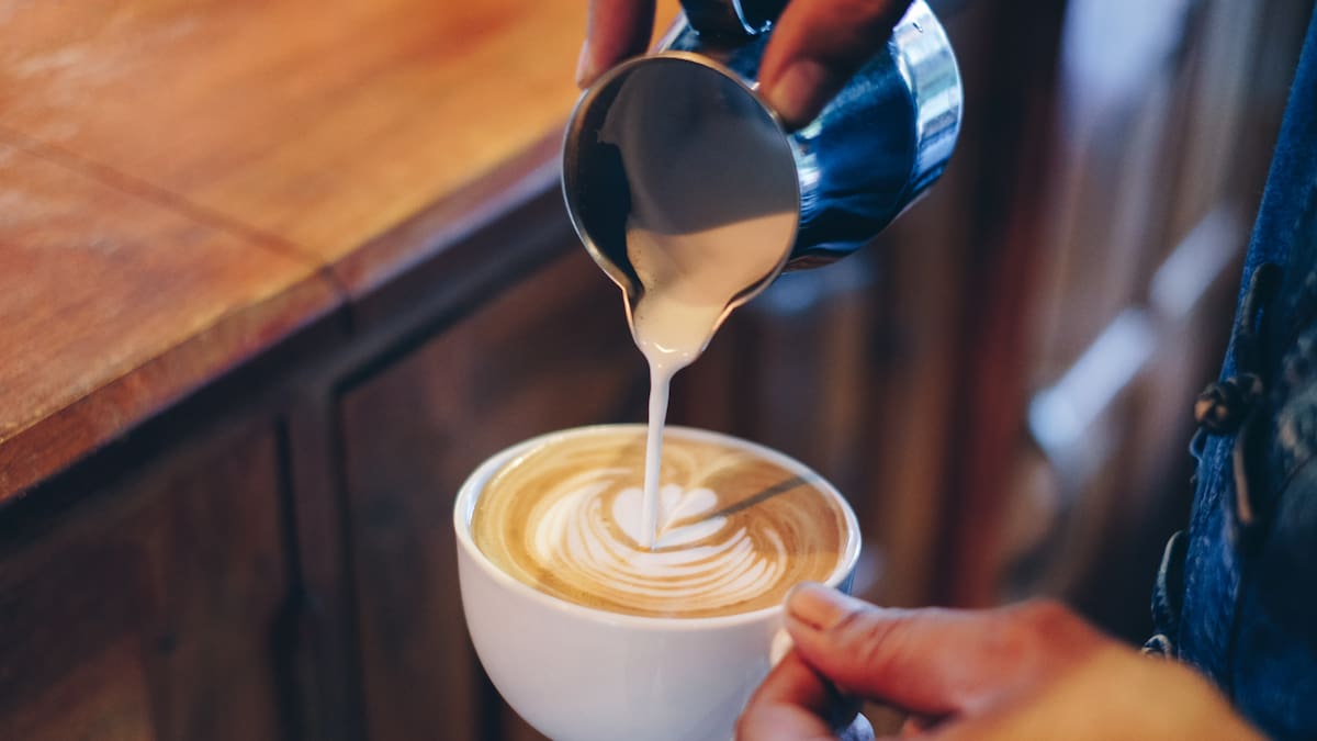 Un experto da el truco definitivo para preparar un buen café en Madrid y en Barcelona