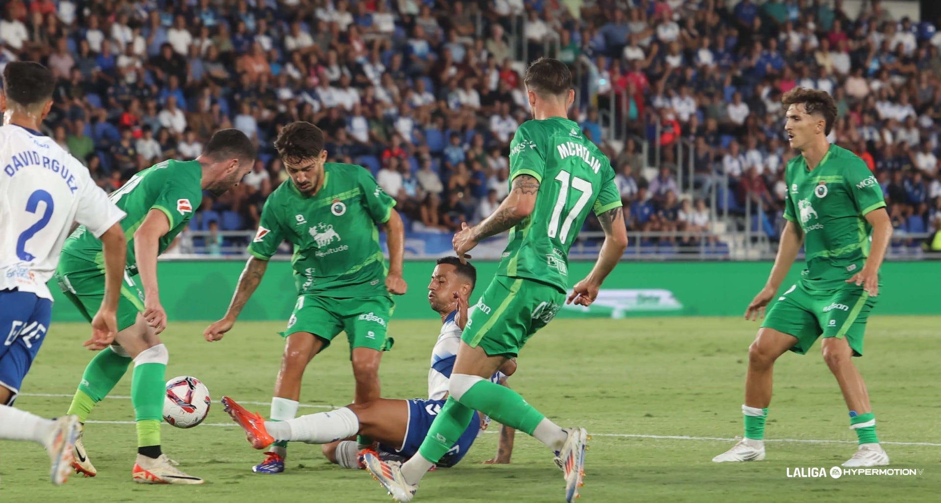 El Tenerife volvió a sucumbir en el Rodríguez López ante el Racing de Santander.