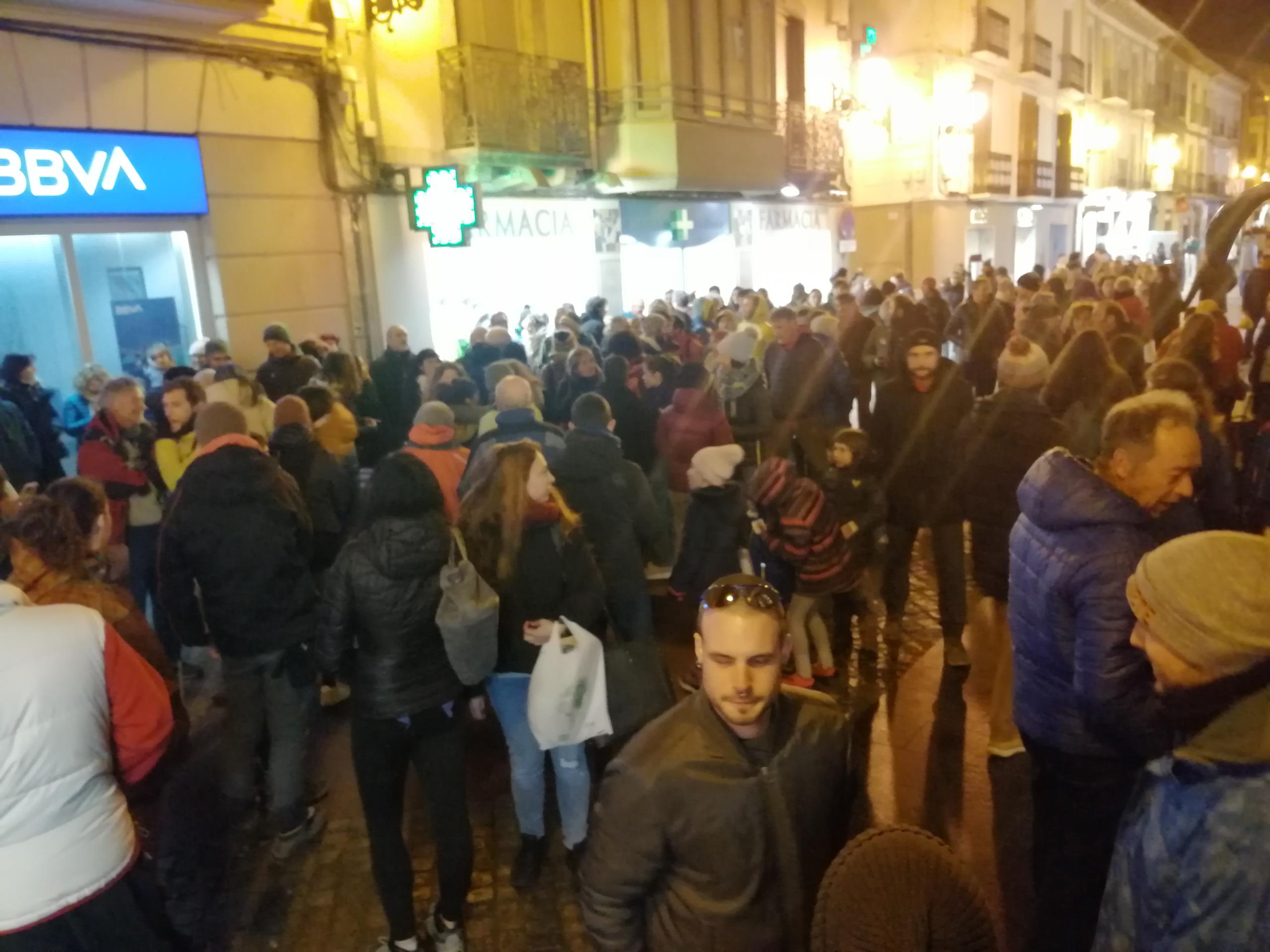 Concentración en Jaca contra la unión de estaciones