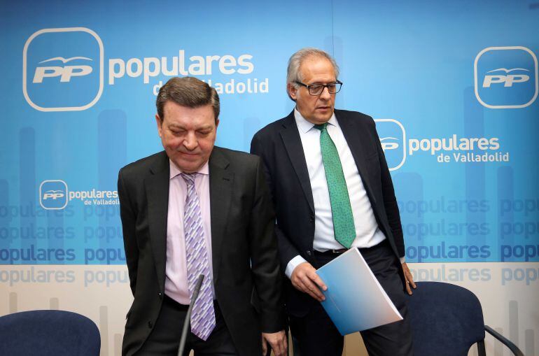 El secretario provincial del PP y el portavoz del Grupo Municipal durante la rueda de prensa