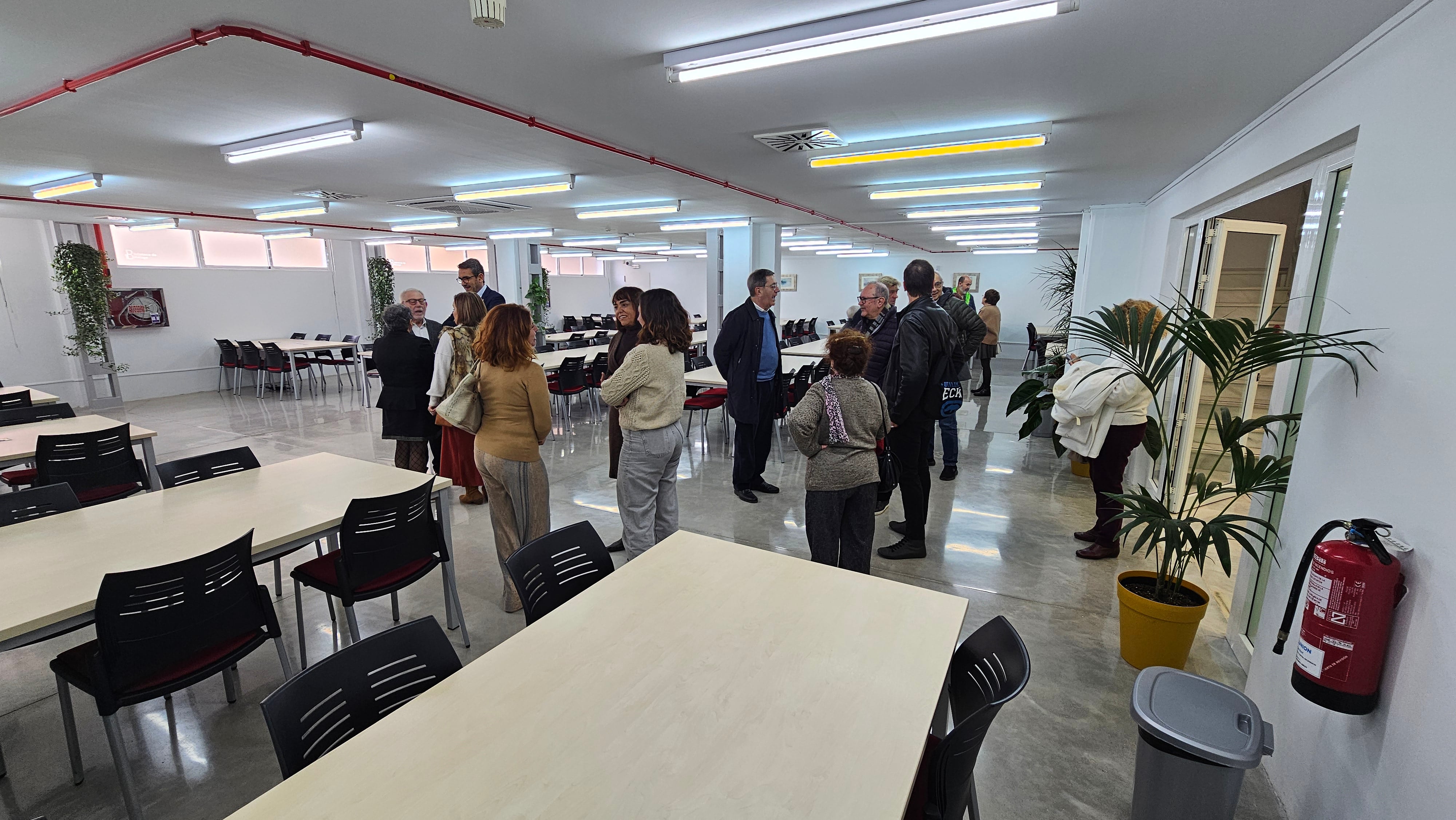 Un momento de la inauguración de la nueva sala de lectura