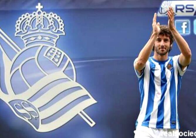 Esteban Granero posa el día de su presentación como txuri-urdin. Quiere seguir vistiendo esos colores.