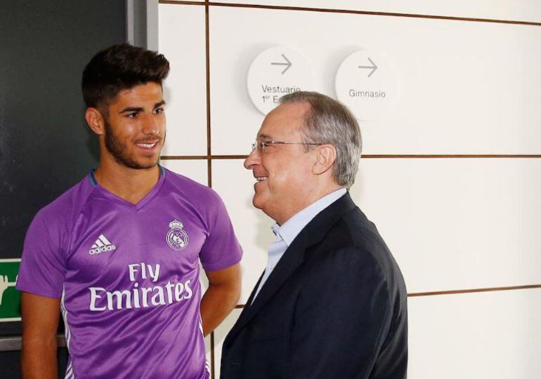 El presidente del Real Madrid, Florentino Pérez, con el jugador Marco Asensio.