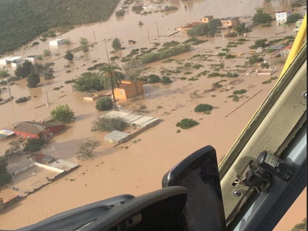 Los helicópteros de la Región de Murcia rescatan a 23 personas atrapadas por la DANA en Valencia
