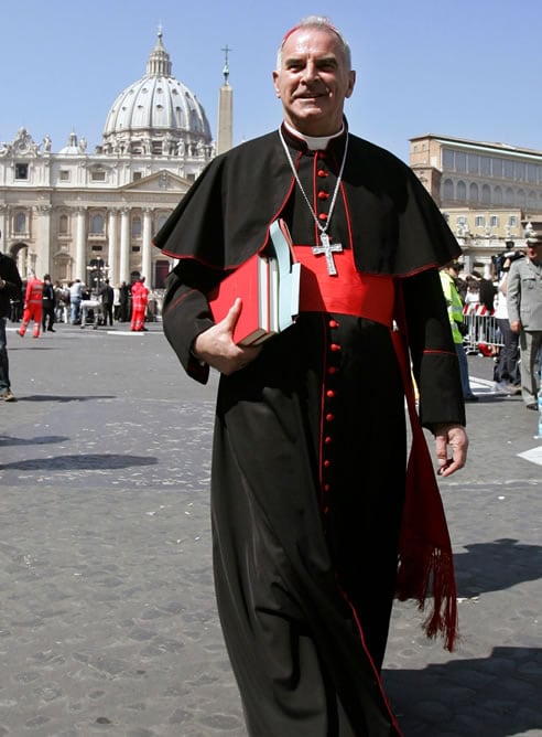 El cardenal católico Keith O&#039;Brien en la plaza de San Pedro de Roma