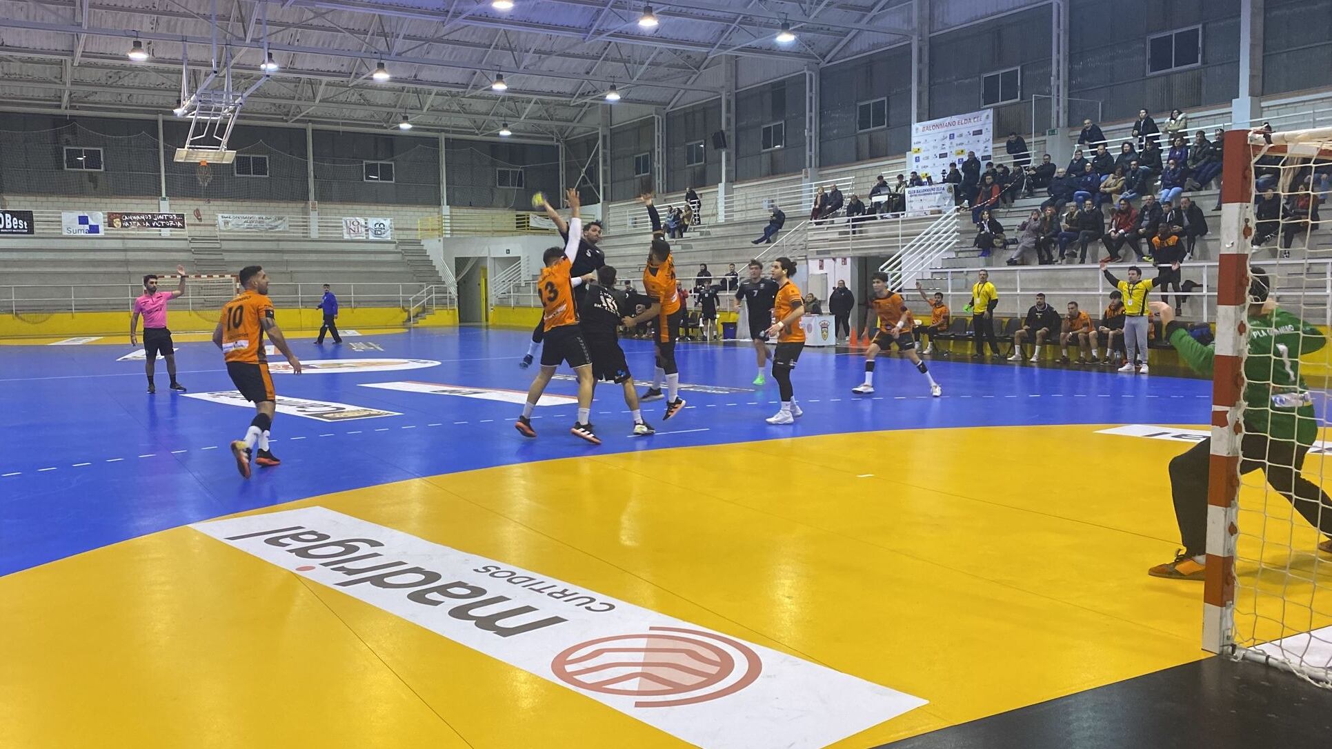 La derrota deja a los de Elda a un paso de la zona de descenso