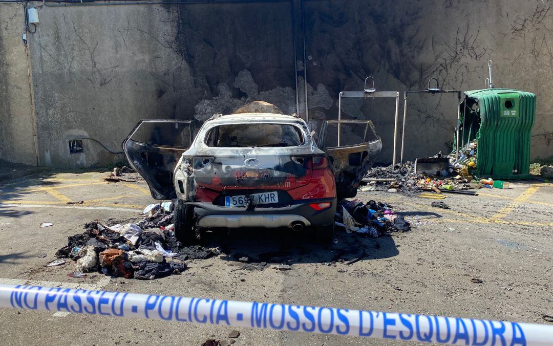 Coche calcinado de la víctima del crimen de l&#039;Escala.