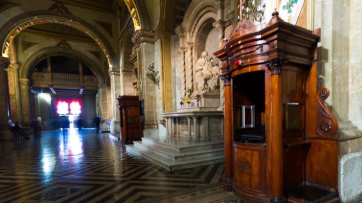 "Ponía sus genitales en mi cara y notaba su erección"