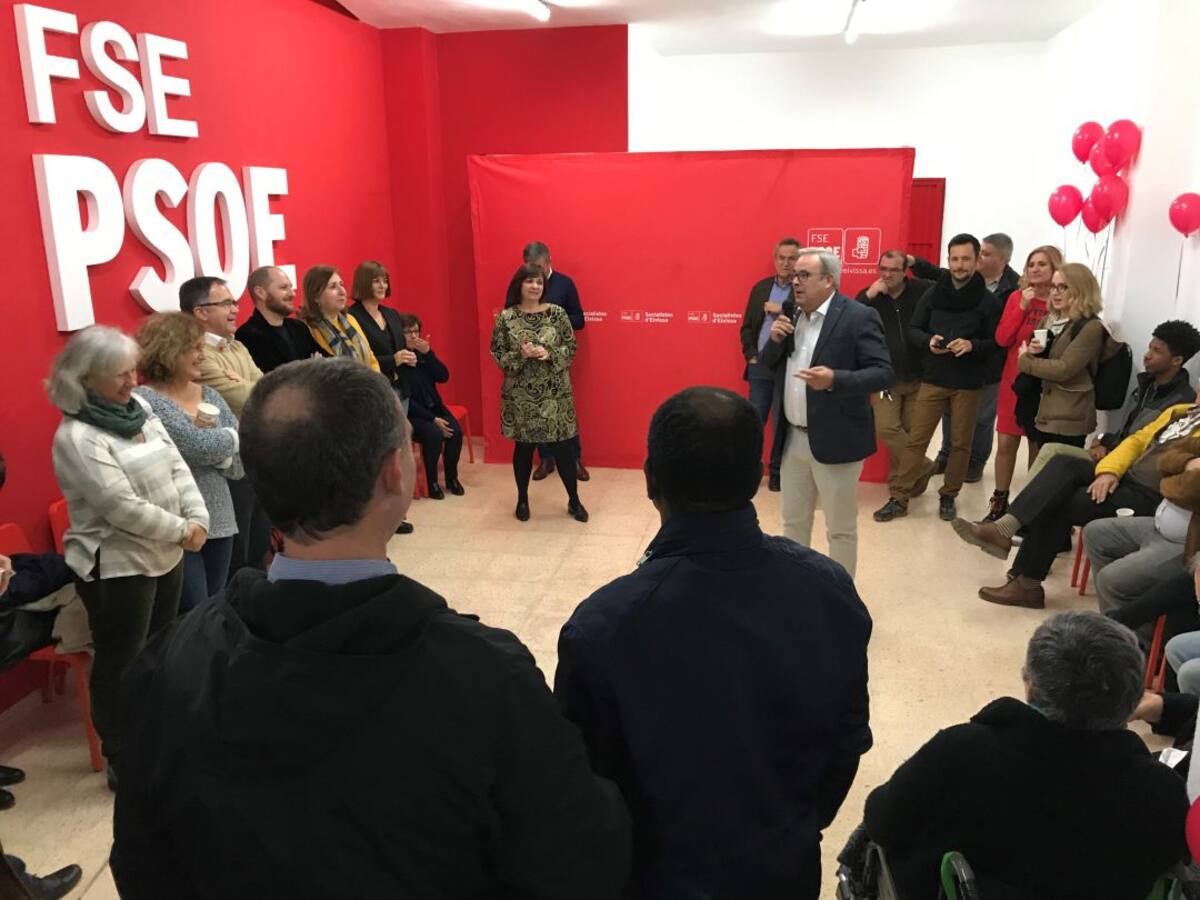 El PSOE dice que Casado perjudica la imagen de Ibiza hablando de 'turismofobia'