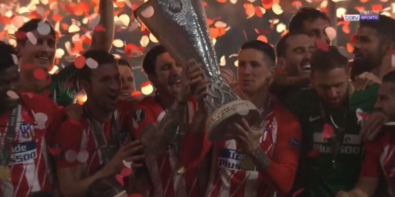 Torres levanta la Europa League del Atlético de Madrid 