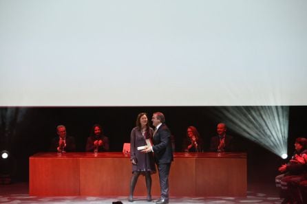 El presidente del Club Náutico, Joan Marí, recogiendo el Premio