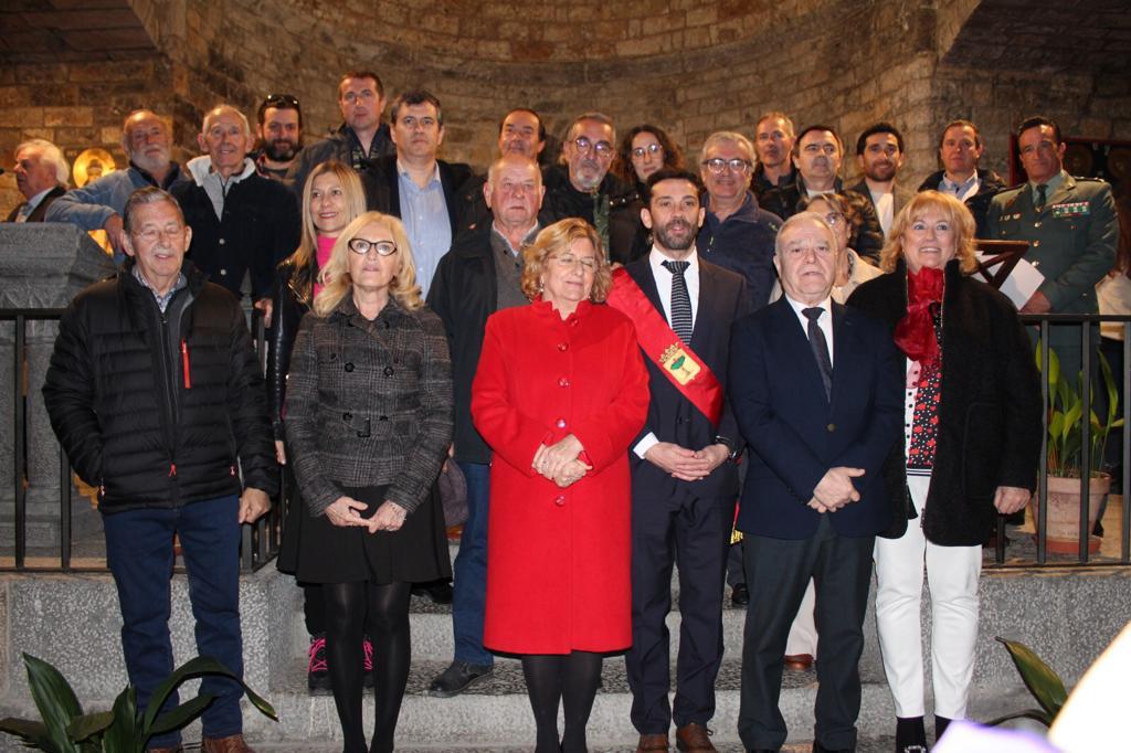 Autoridades y premiados en la entrega de La Cruz de Sobrarbe