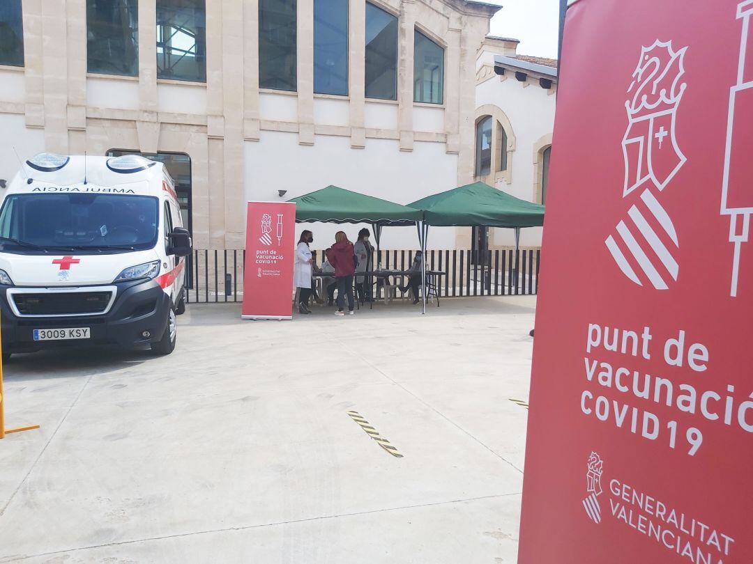 Instalación en el Complejo Eduardo Latorre del sistema de vacunación instantes antes de empezar