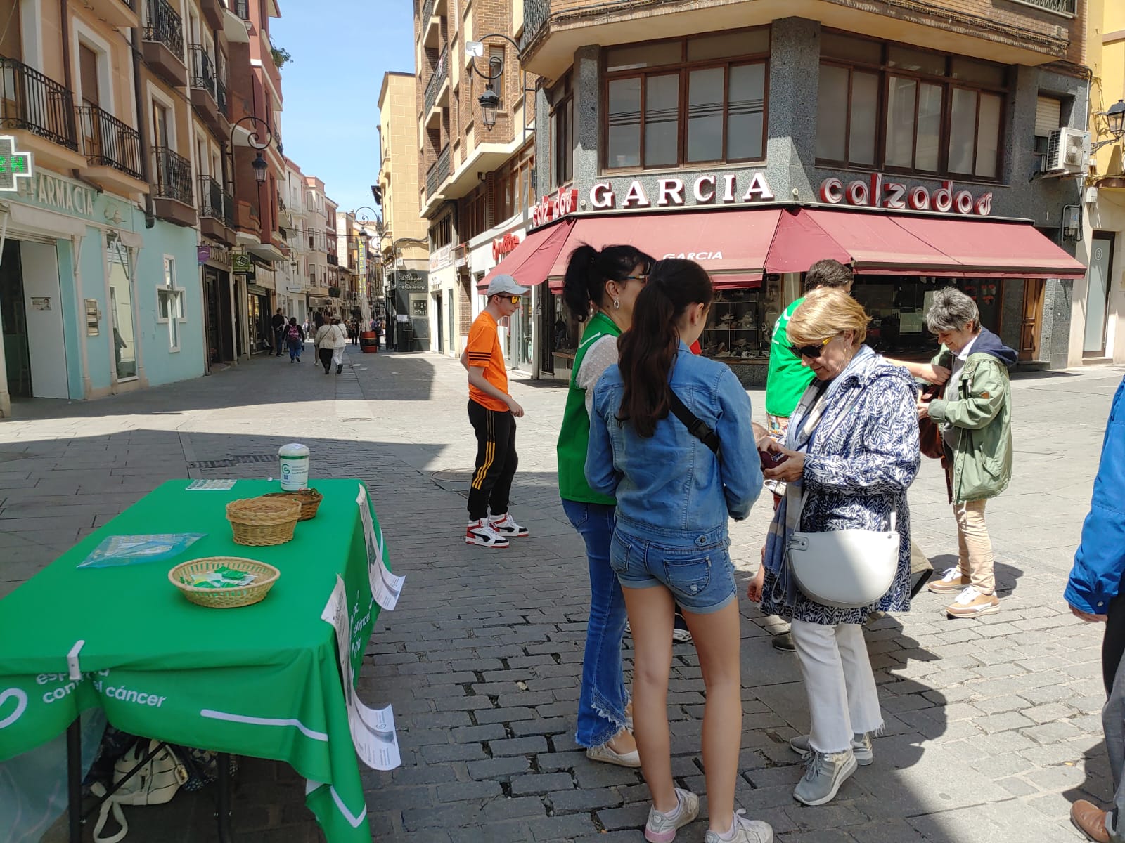 Cuestación a favor de la Asociación Española contra el Cáncer en Aranda 2023