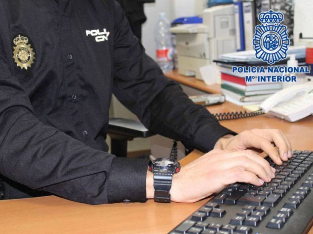 La Policía Nacional detiene a la pareja de Elda que grababa semidesnudos a sus clientes