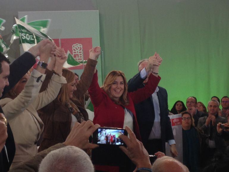 Susana Díaz, junto a Juan Pablo Durán y María Jesús Serrano