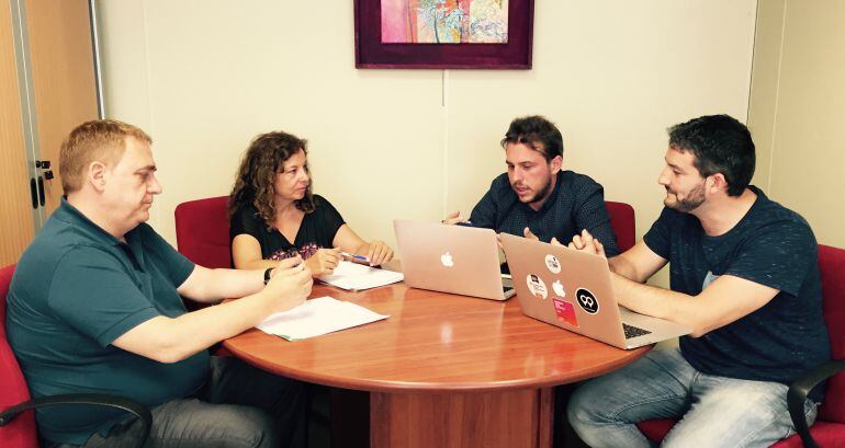 Reunión a tres bandas