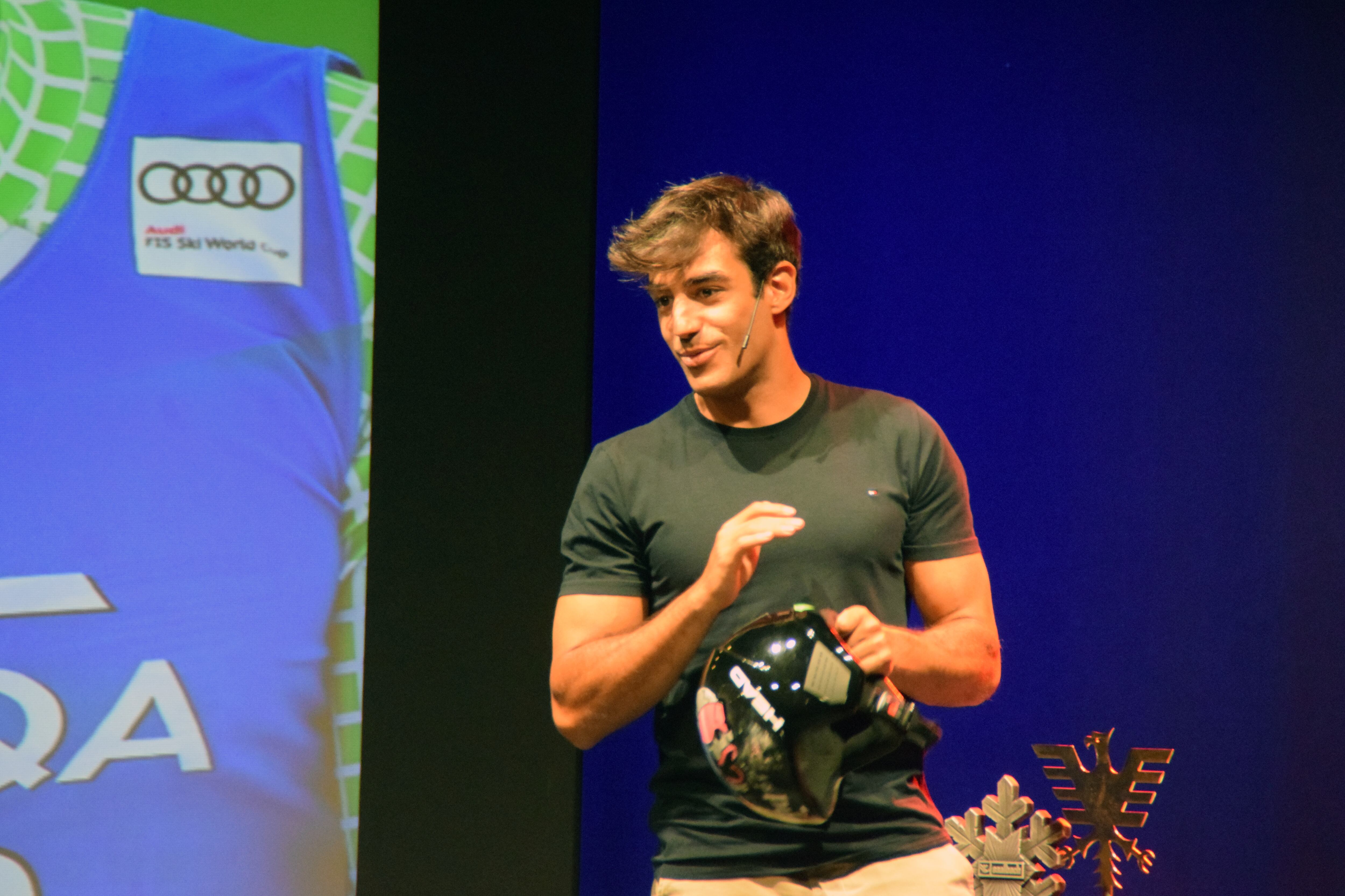 Joan Verdú durant la xerrada d'ahir a Andorra la Vella sobre la seva trajectòria com a esquiador d'elit.