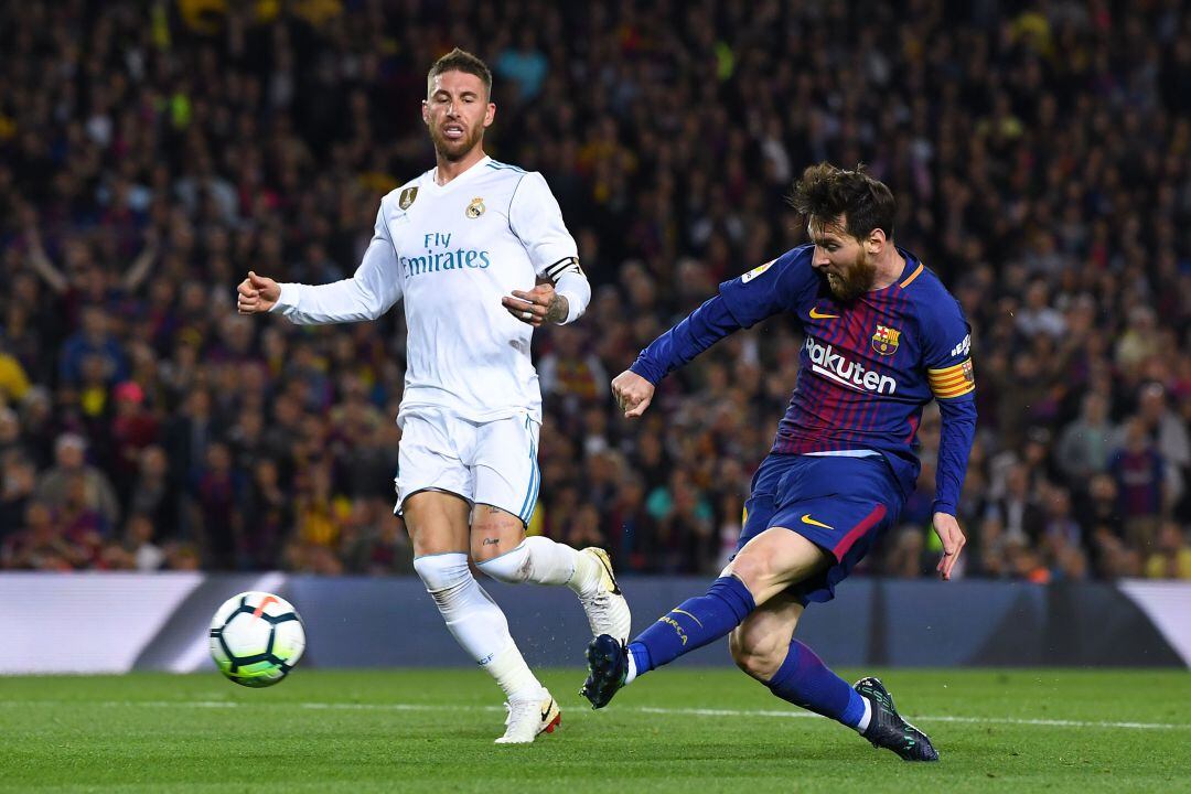 Messi y Ramos, durante un Clásico en el Camp Nou