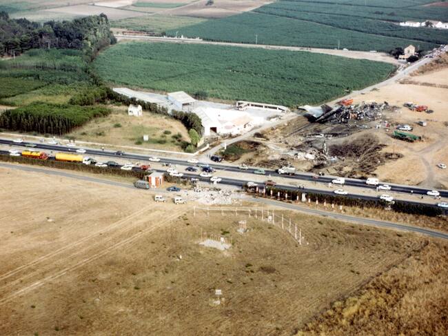 El avión se estrelló a unos 450 metros del final de la pista del Aeropuerto de Málaga