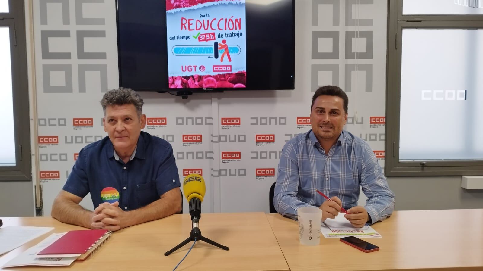 El Secretario General de CCOO de Segovia, Álex Blázquez, junto al Secretario General de UGT en Segovia, Santiago Martínez.