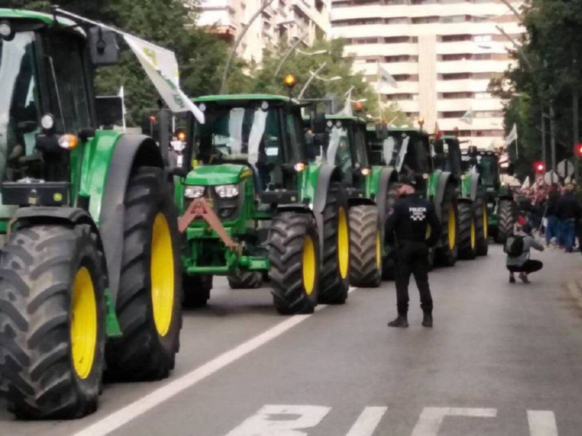'La manifestación tractoril tenía más de desfile que de reivindicación seria y rigurosa', por Pepe Belmonte