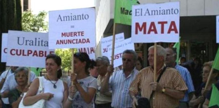 Manifestación contra el uso de amianto