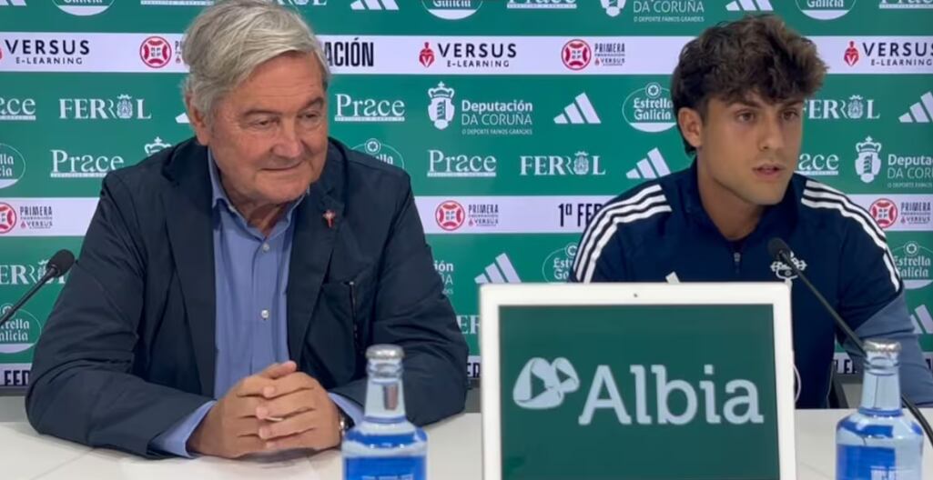 César Fernández, junto a Manuel Ansede durante su presentación (imagen: Racing Club Ferrol)