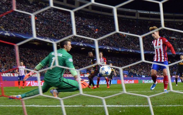 Griezmann marca ante el Galatasaray en un partido de la Champions League.