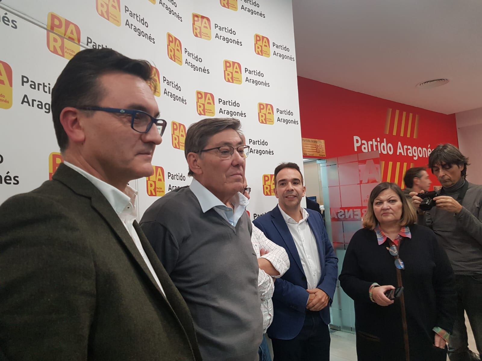 Arturo Aliaga ayer ante los medios tras la reunión de la Ejecutiva del PAR