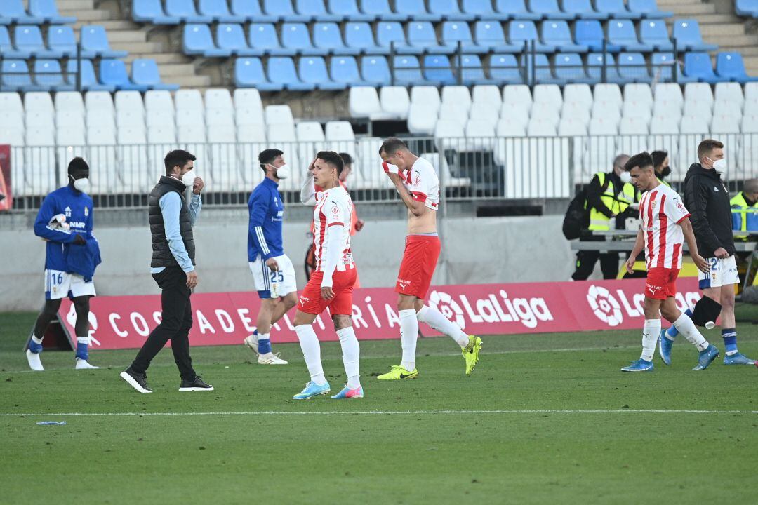 Decepción en un Almería que sigue sin levantar el ánimo.