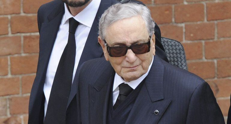Considerado el hombre más rico de Italia, con un patrimonio cifrado en 23.000 millones de dólares, incluía en su grupo los chocolates Ferrero Rocher y los huevos Kinder.