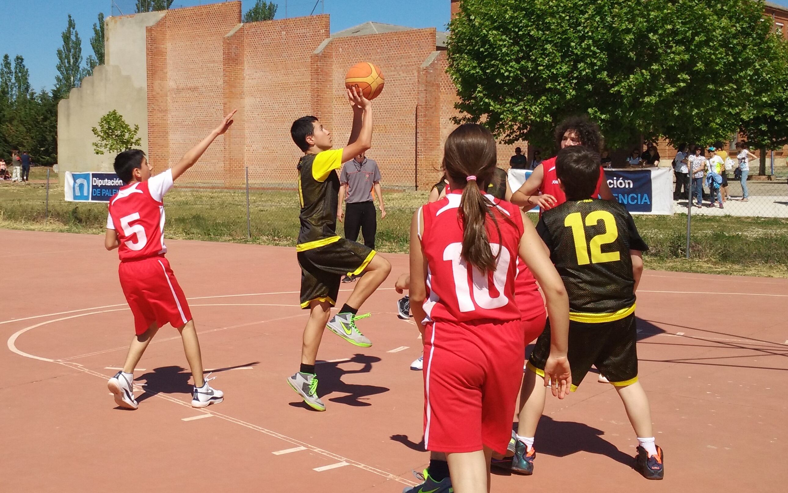 La Diputación palentina aporta 168.000 € para que los cinco clubes de baloncesto palentinos desarrollen una gran temporada deportiva en 2022/2023