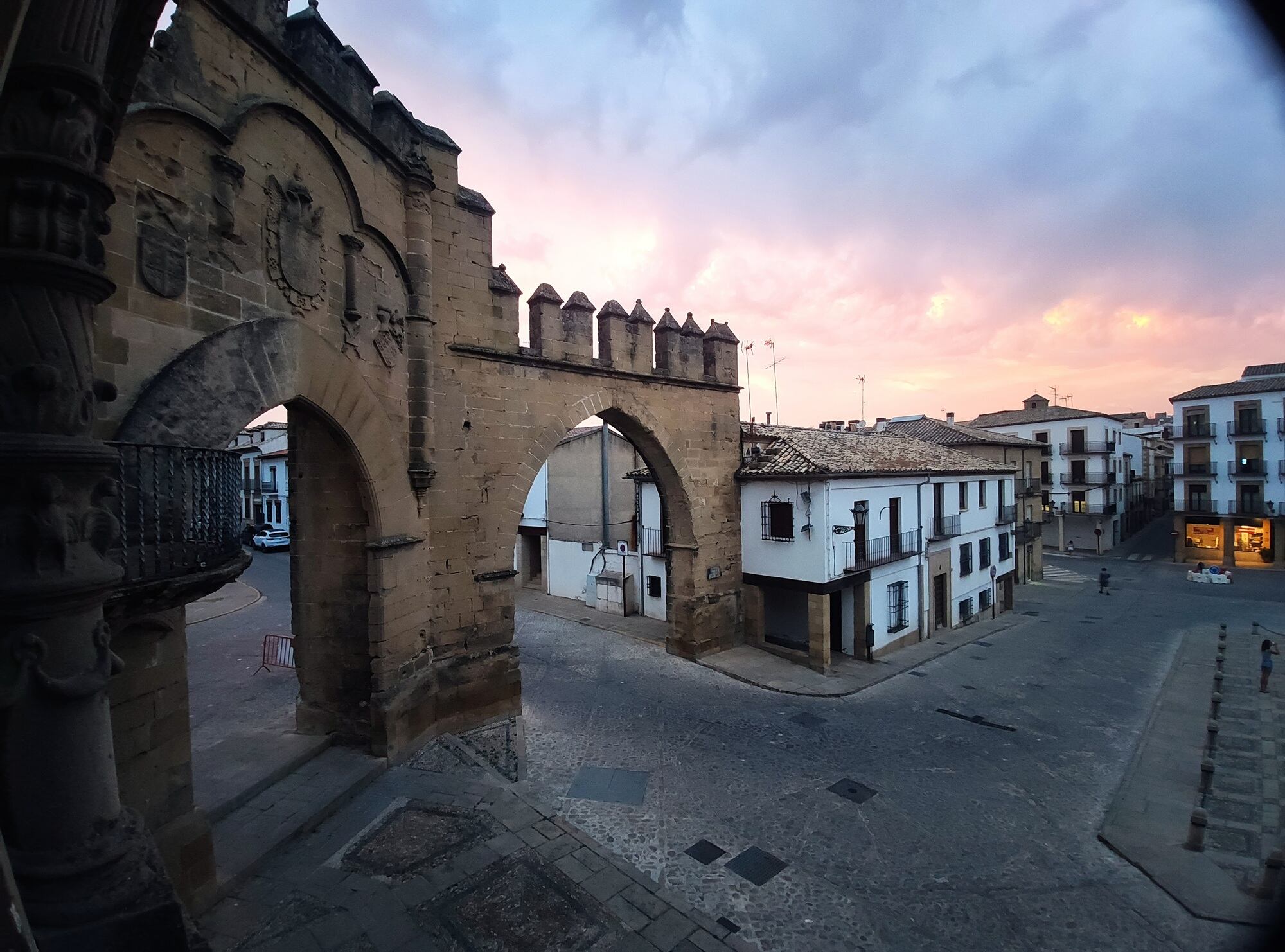 Atardecer en la Plaza de los Leones de Baeza (Jaén).