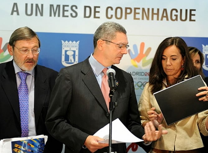 Gallardón, junto a Jaime Lissavetzky y Mercedes Cohen