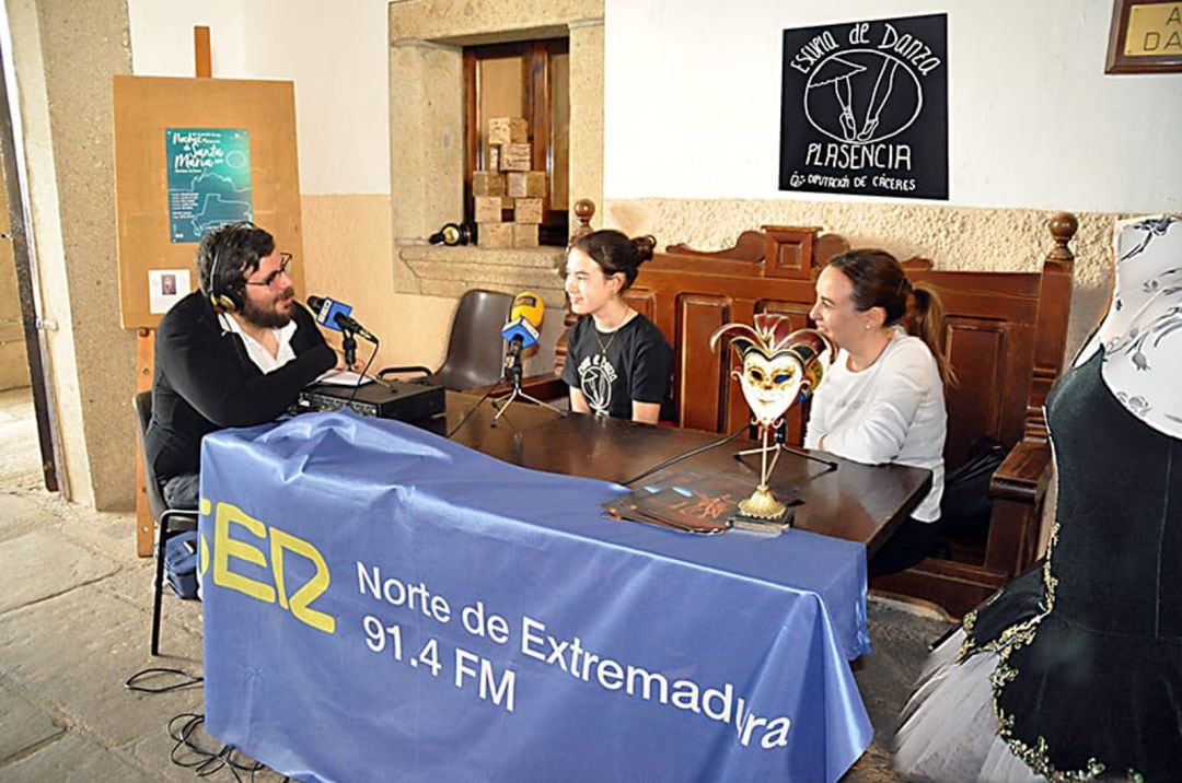 Un momento del programa desde la Escuela de Danza del Complejo Cultural Santa María