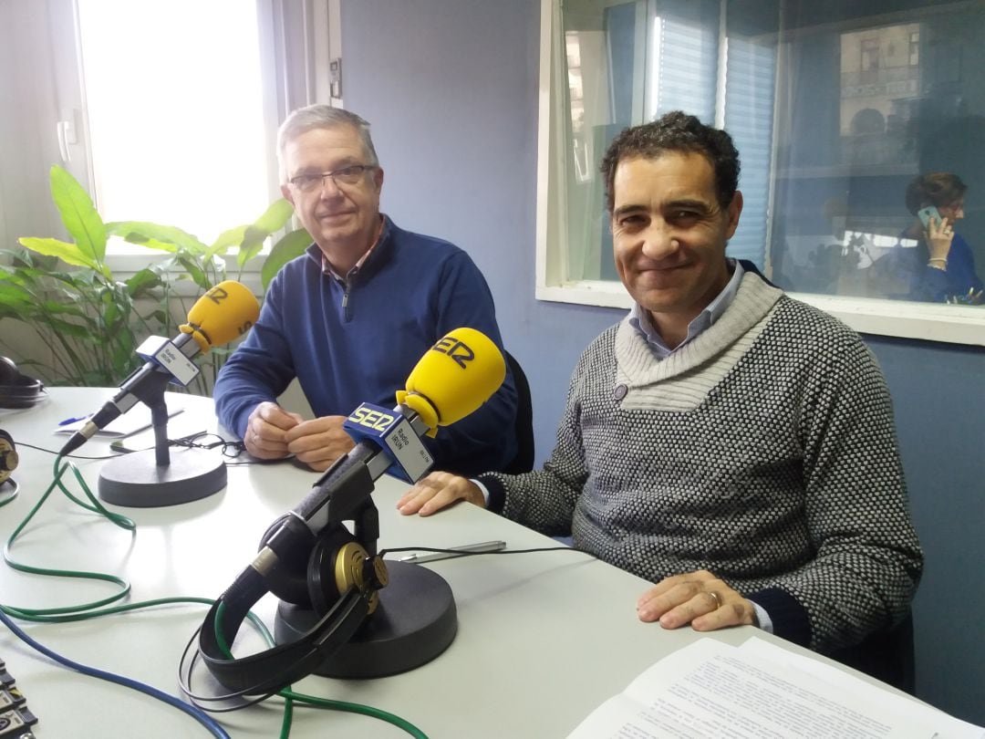 Iñaki Arruabarrena, presidente de la Fundación V Centenario de la Batalla de San Marcial e Iñaki Garrido, asesor histórico de la misma.